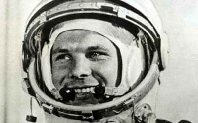 EL PRIMER HOMBRE EN EL ESPACIO